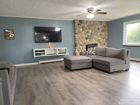 8879 Warner Rd, Saline, MI 48176 photo 9