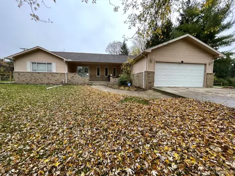 8879 Warner Rd, Saline, MI 48176