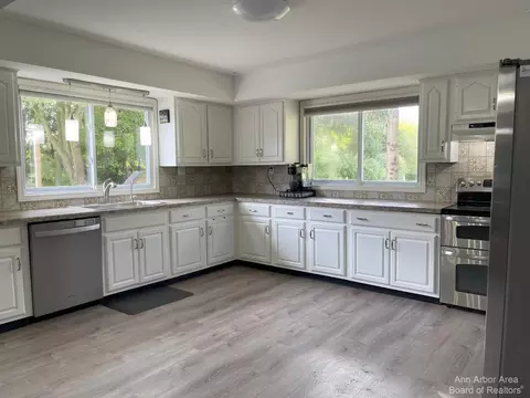 8879 Warner Rd, Saline, MI 48176 photo 6