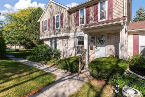 2904 W Whittier Ct, Ann Arbor, MI 48104