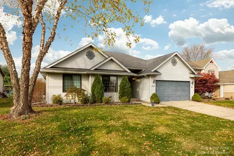 1425 Maplewood Dr, Saline, MI 48176