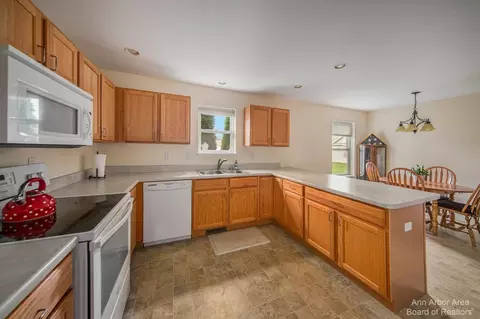 574 Ridge Ln, Tecumseh, MI 49286 photo 10