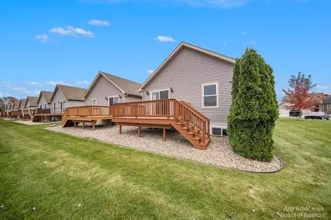 574 Ridge Ln, Tecumseh, MI 49286 photo 3