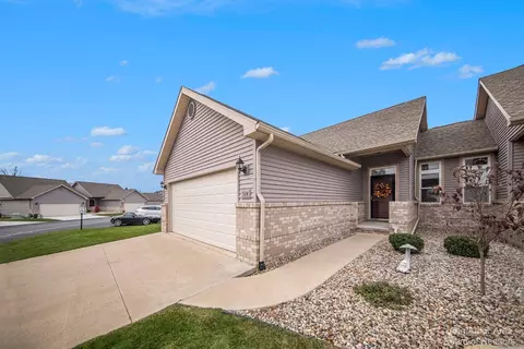 574 Ridge Ln, Tecumseh, MI 49286 photo 2