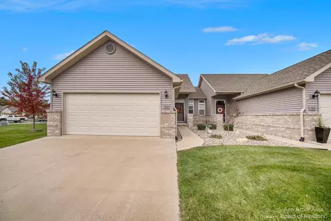 574 Ridge Ln, Tecumseh, MI 49286
