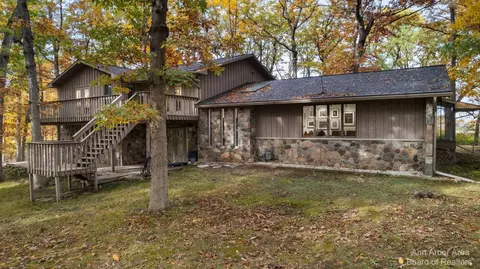 4100 Valentine Rd, Whitmore Lake, MI 48189