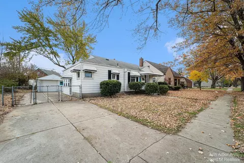 26527 Southwestern Hwy, Redford, MI 48239