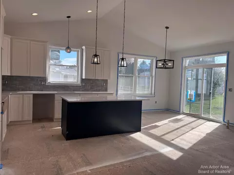 496 Tilton Dr, Tecumseh, MI 49286 photo 2