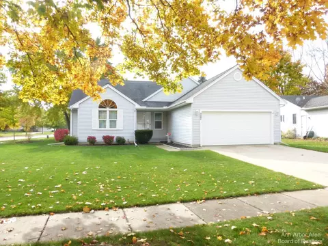 587 Berkshire Dr, Saline, MI 48176 photo 2