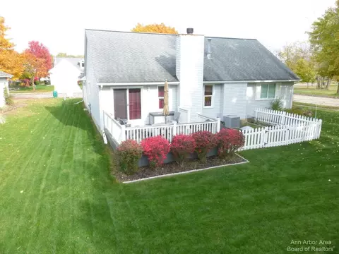587 Berkshire Dr, Saline, MI 48176 photo 45
