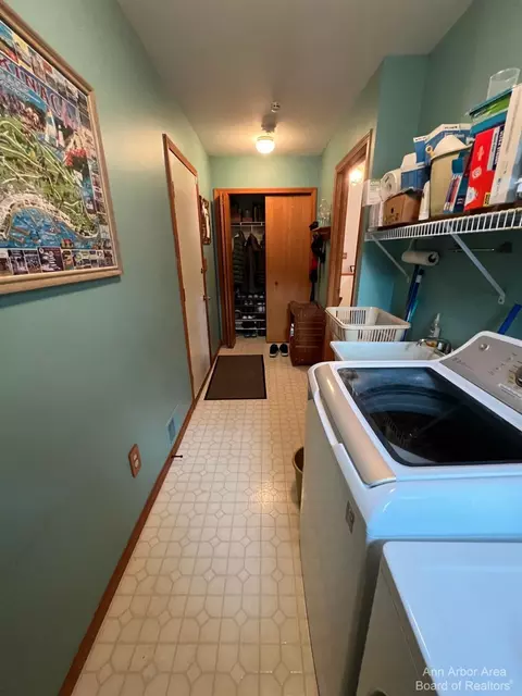 587 Berkshire Dr, Saline, MI 48176 photo 19