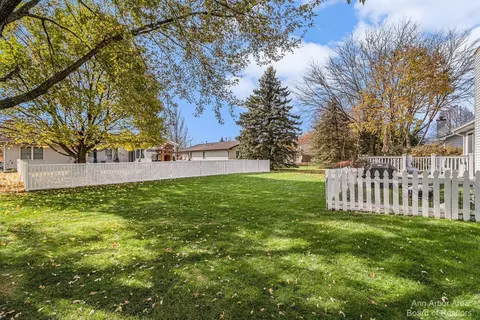 587 Berkshire Dr, Saline, MI 48176 photo 50