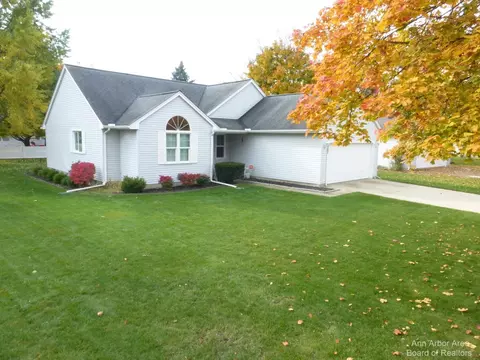 587 Berkshire Dr, Saline, MI 48176