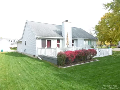 587 Berkshire Dr, Saline, MI 48176 photo 44