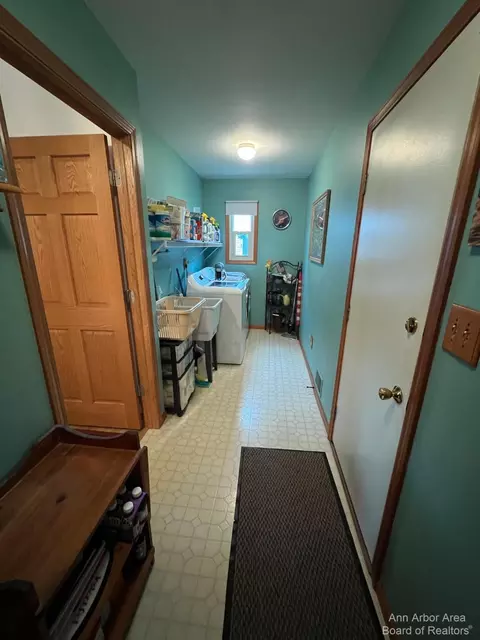 587 Berkshire Dr, Saline, MI 48176 photo 18
