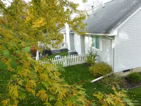 587 Berkshire Dr, Saline, MI 48176 photo 46