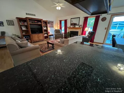 587 Berkshire Dr, Saline, MI 48176 photo 14