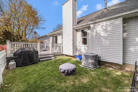 587 Berkshire Dr, Saline, MI 48176 photo 47