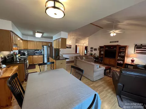 587 Berkshire Dr, Saline, MI 48176 photo 15