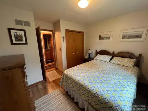 587 Berkshire Dr, Saline, MI 48176 photo 24