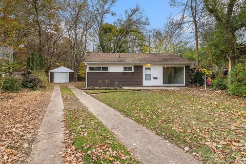 869 Starwick Dr, Ann Arbor, MI 48105
