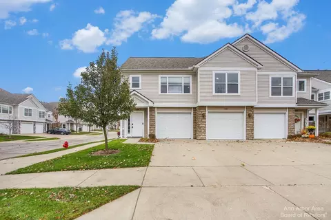 544 Boulderstone Ln #79, Chelsea, MI 48118