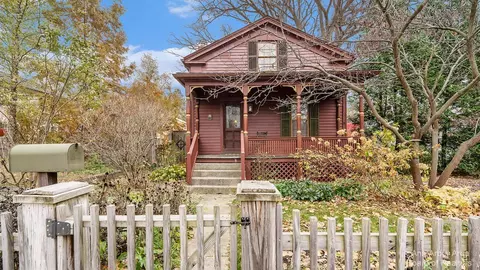 1526 Pontiac Trl, Ann Arbor, MI 48105
