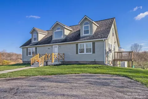 2442 Mckinley Rd, Chelsea, MI 48118