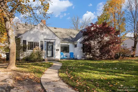 1423 Iroquois Pl, Ann Arbor, MI 48104