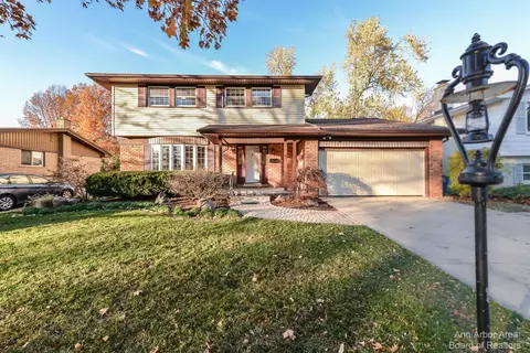 2871 Aurora St, Ann Arbor, MI 48105