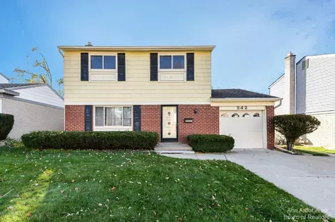 242 Taft Ave, Ypsilanti, MI 48197
