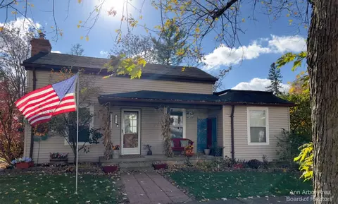 211 W Franklin St, Clinton, MI 49236