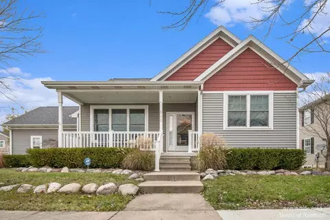 696 Phoebe Ln, East Lansing, MI 48823