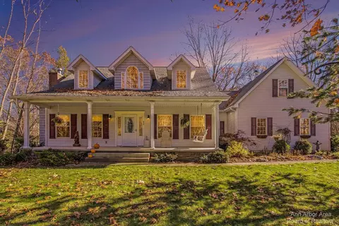 1388 Sugarloaf Lake Ln, Chelsea, MI 48118