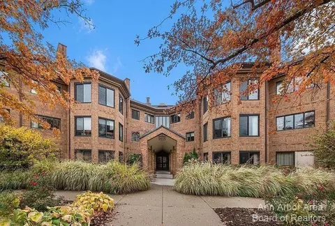 2115 Nature Cove Ct #207, Ann Arbor, MI 48104