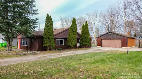 33 Greenland St, Whitmore Lake, MI 48189