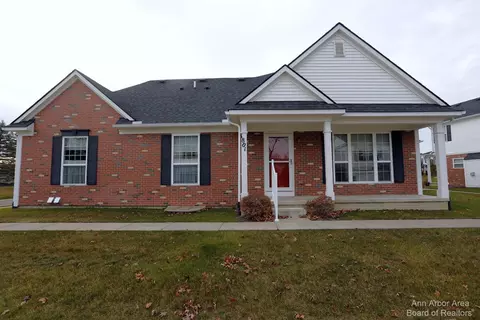 1801 Riversedge Dr #72, Saline, MI 48176