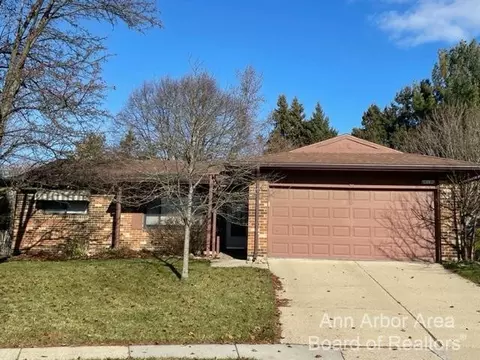 419 Glenbrook Ct, Saline, MI 48176