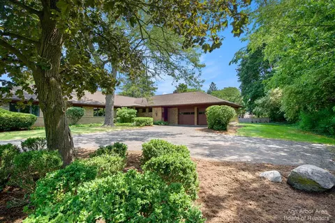 1421 Roxbury Rd, Ann Arbor, MI 48104
