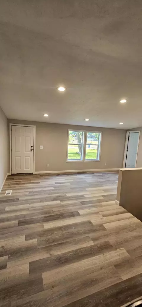 529 Brigham St, Plainwell, MI 49080 photo 2