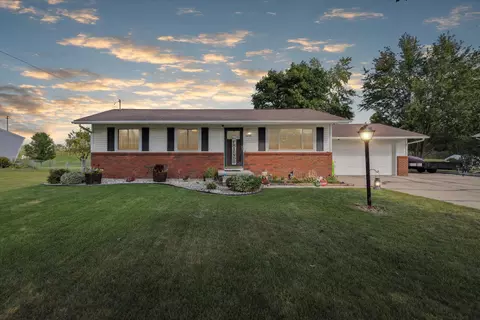 2835 Prairie Dr, Adrian, MI 49221