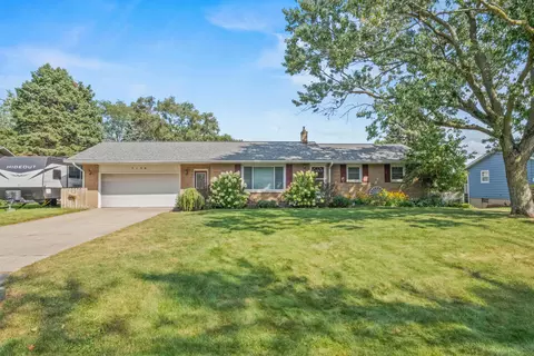 7136 Crestwood Ave, Jenison, MI 49428