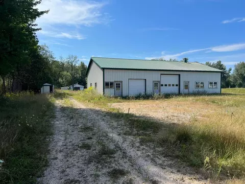 5410 W 88th St, Fremont, MI 49412