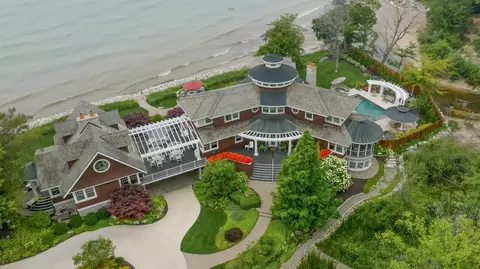 76776 Thornhouse Ct, South Haven, MI 49090