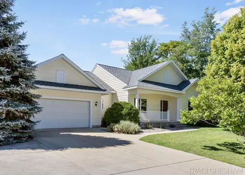 18120 Wildwood Springs Pkwy, Spring Lake, MI 49456