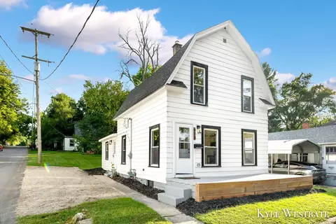 618 Lamberton St NE, Grand Rapids, MI 49505