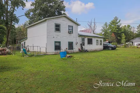 6093 Rollenhagen Rd, Ravenna, MI 49451
