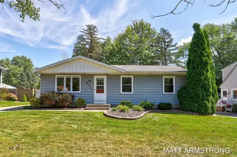 256 Helen Dr NE, Rockford, MI 49341