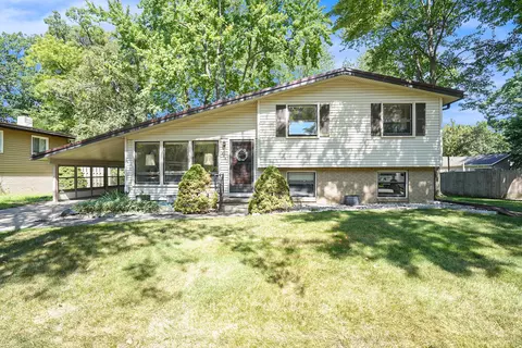 2351 Greenview Dr SW, Wyoming, MI 49519