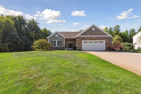 8428 Curley Trl SE, Caledonia, MI 49316